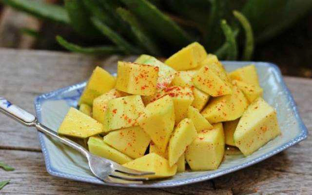 Ăn vặt Xoài Lắc - Ngô Mây