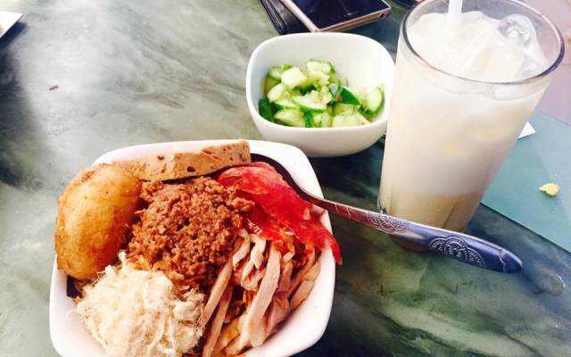 Ăn vặt Xôi Bà Chiến