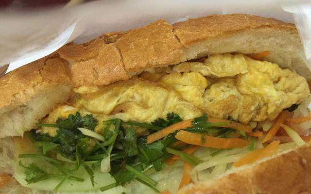 Ăn vặt Xôi & Bánh Mì Pate Trứng - Giếng Đáy