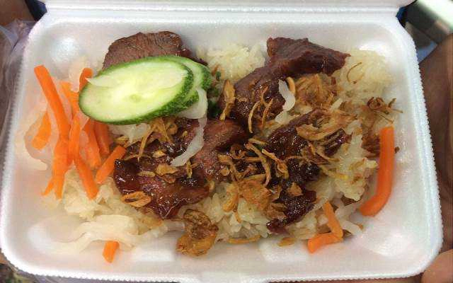 Ăn vặt Xôi Chả Thịt - Lý Chính Thắng