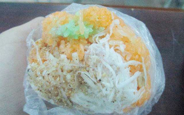 Ăn vặt Xôi Nắm Nguyễn Chí Diễu