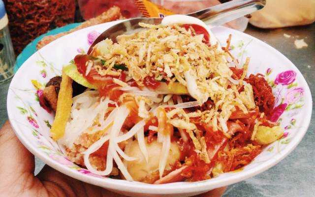 Ăn vặt Cô Tuyết - Xôi Nem Chua Rán