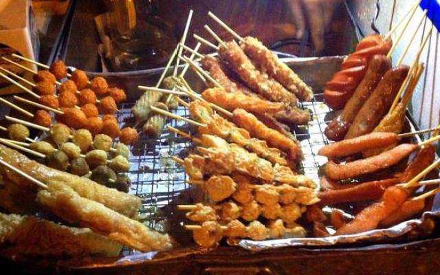 Ăn vặt Xúc Xích & Nem Chua Rán - ĐH Tự Nhiên