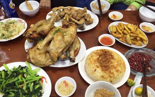 Quán Ăn Anh Em Quán - Gà Tươi 9 Phút
