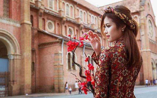 Áo Dài Nghệ Thuật - Nguyễn Thiện Thuật