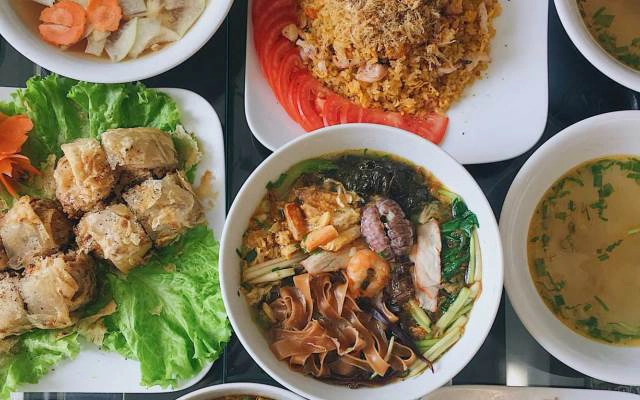 Quán Ăn Bà Cụ - Bánh Đa, Nem & Miến Cua Bể Hải Phòng