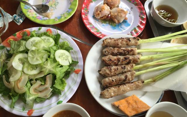 Quán Ăn Bà Đỏ - Bánh Bèo - Nậm & Lọc