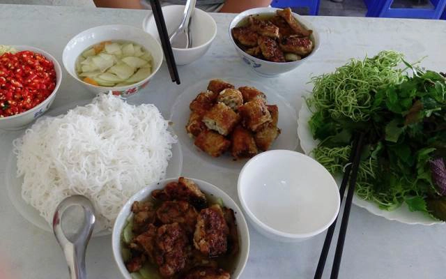 Bà Nhị - Bánh Cuốn Nóng & Bún Thịt Nướng