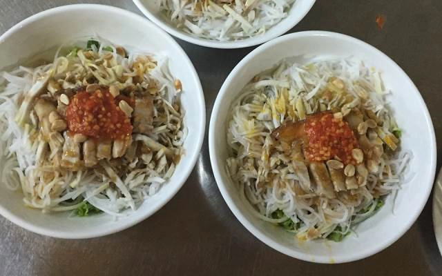 Quán Ăn Bà Thuyên - Bún Mắm Nêm Heo Quay