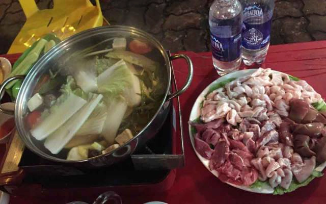 Quán Ăn Quán Bà Tình - Cháo Lòng & Lẩu Lòng Chợ Đuổi