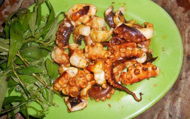 Quán Ăn Bạch Tuộc Nướng Xe Lửa
