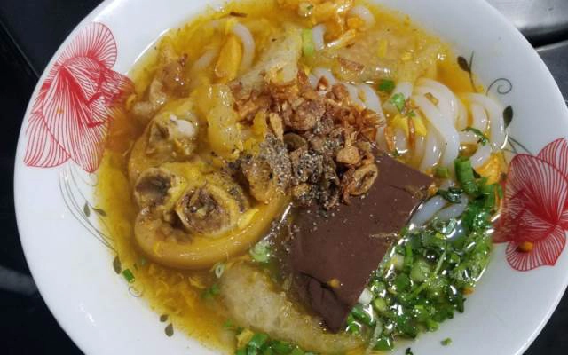Quán Ăn Bánh Canh Cua Giò Heo - Xóm Chiếu