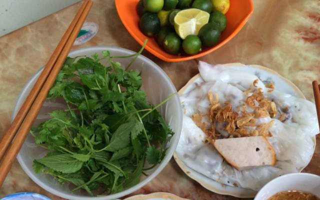 Quán Ăn Bánh Cuốn Gà Tần - Đình Thôn