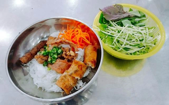 Quán Ăn Bánh Cuốn Nóng & Bún Thịt Nướng - Chợ Xóm Mới