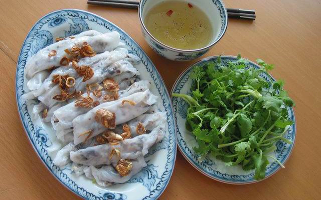 Quán Ăn Bánh Cuốn Nóng & Gà Tần - Hoàng Cầu