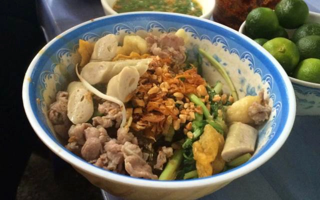 Quán Ăn Bánh Đa Trộn & Bún Riêu - Nguyễn Thị Định