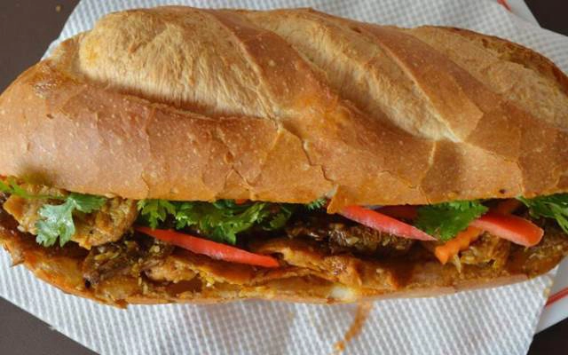 Quán Ăn Bánh Mì B+ - Đền Lừ