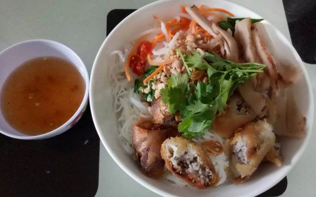 Quán Ăn Bánh Mì & Bún Chả Giò Nem Nướng