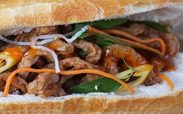 Quán Ăn Bánh Mì Cá - Hàng Xanh