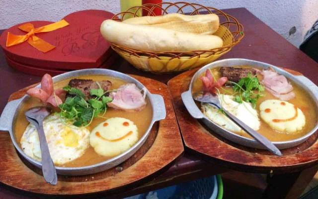 Quán Ăn Bánh Mì Cười - Trương Định