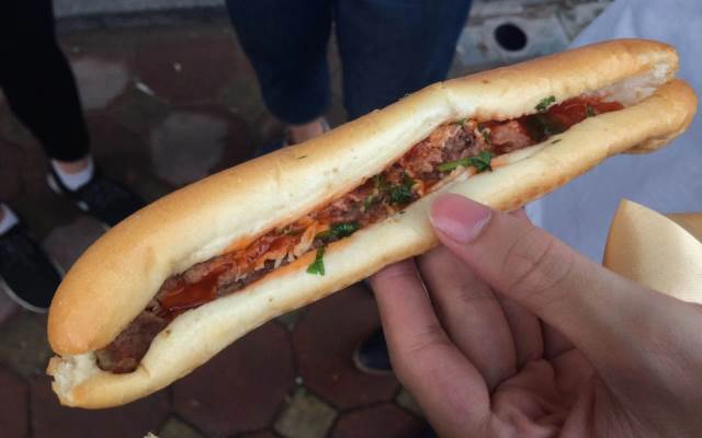 Quán Ăn Bánh Mì Hoa Lan