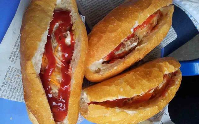 Quán Ăn Chú Tuấn - Bánh Mì Kẹp Nem Khoai