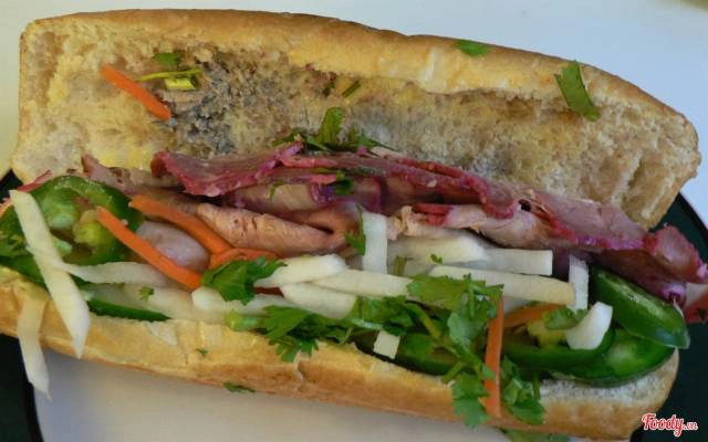 Quán Ăn Bánh Mì Ngố - Duy Tân