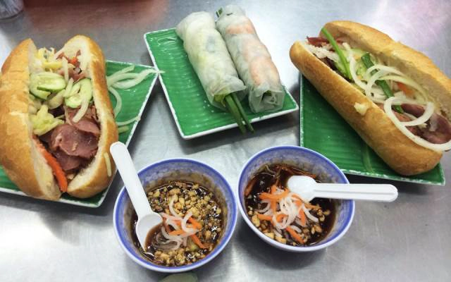 Quán Ăn Bánh Mì Như Lan - Hoàng Công Chất