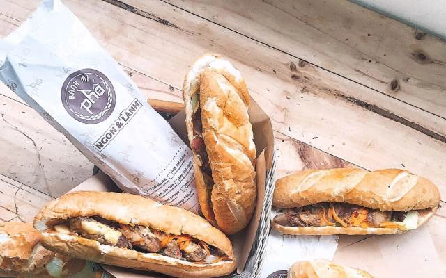 Quán Ăn Bánh Mì Phố - Huỳnh Thúc Kháng