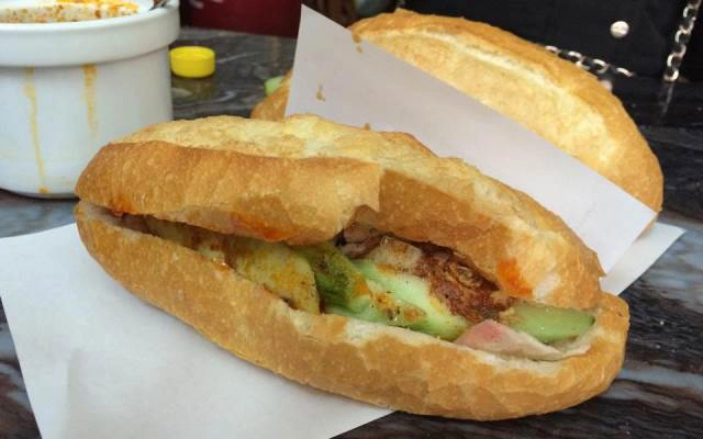 Quán Ăn Bánh Mì - Phố Huế
