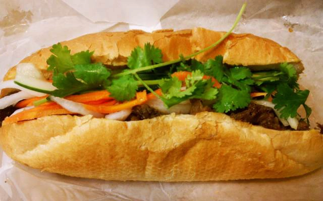 Quán Ăn Bánh Mì Sáng - Nguyễn Huệ