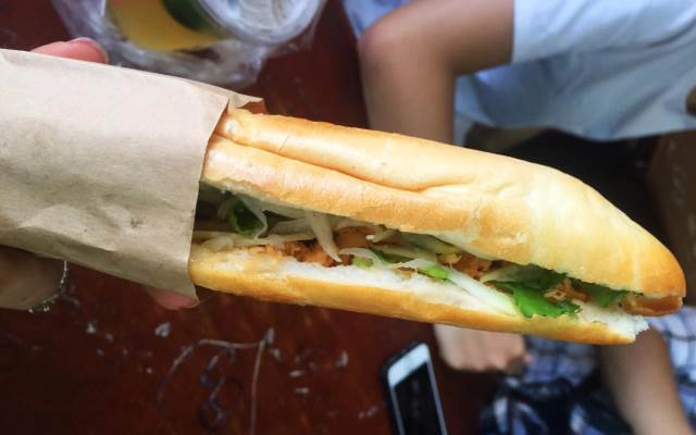 Quán Ăn Bánh Mì Vợ Ong Vàng - Tây Sơn