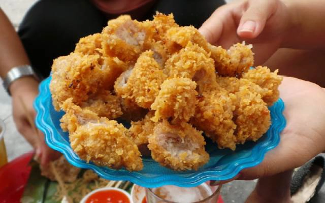 Quán Ăn Bánh Mì Xúc Xích Và Nem Chua Rán