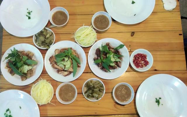 Quán Ăn Bánh Ướt Dĩa Chồng Dĩa