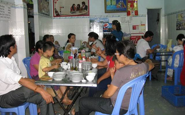 Quán Ăn Bánh Ướt Nóng Cô Hà