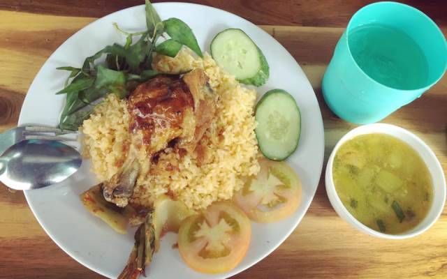 Quán Ăn Bảo Trân - Cơm Gà Xối Mỡ