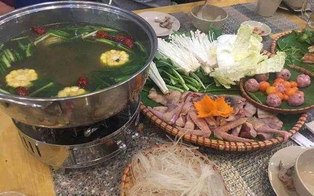 Quán Ăn Bếp Nhà - Gà Nướng Lu & Lẩu Trứng Kê
