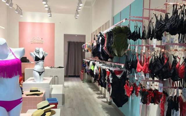 Bikini Passport - Trần Huy Liệu