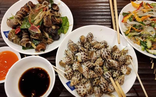 Quán Ăn Bụi Quán - Ốc & Lẩu Mẹt