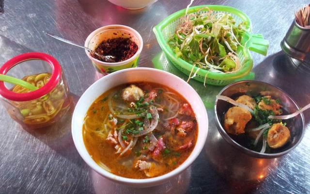 Quán Ăn Bún Bò Huế Bà Gái