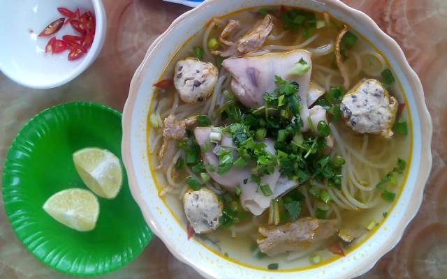 Bún Bò Huế - Hồ Bơi Thủy Tiên