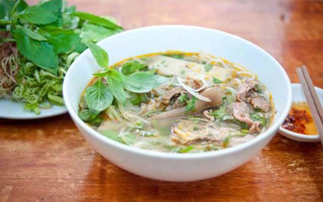 Quán Ăn Bún Bò Huế - Lạc Long Quân