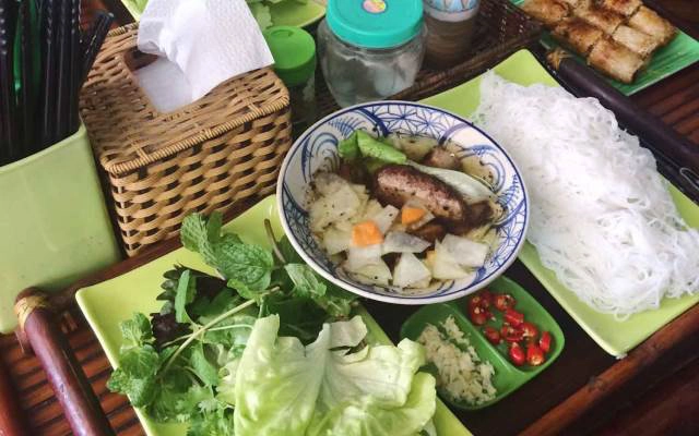 Quán Ăn Bún Chả Que Tre - Giảng Võ