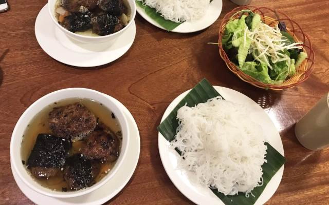 Quán Ăn Bún Chả Sinh Từ - Giảng Võ