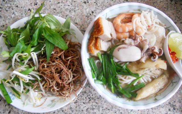 Quán Ăn Bún Nước Lèo Sóc Trăng & Dừa Sáp Trà Vinh