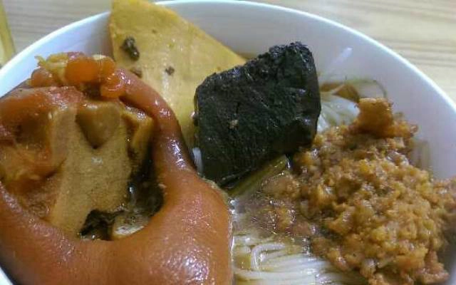 Quán Ăn Bún Riêu Chợ Hòa Bình - Bạch Vân