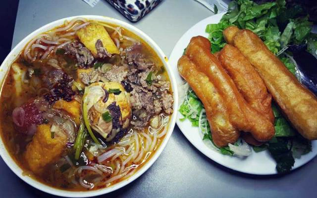 Quán Ăn Bún Riêu Trứng Vịt Lộn - Bạch Mai