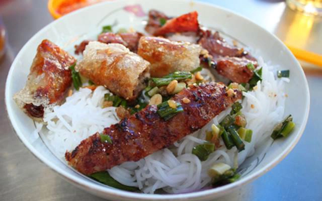 Quán Ăn Bún Thịt Nướng & Bánh Đúc Mặn