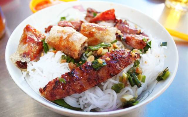 Quán Ăn Bún Thịt Nướng Cúc