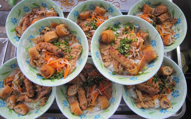 Quán Ăn Bún Thịt Nướng Hoàng Văn - Chấn Hưng